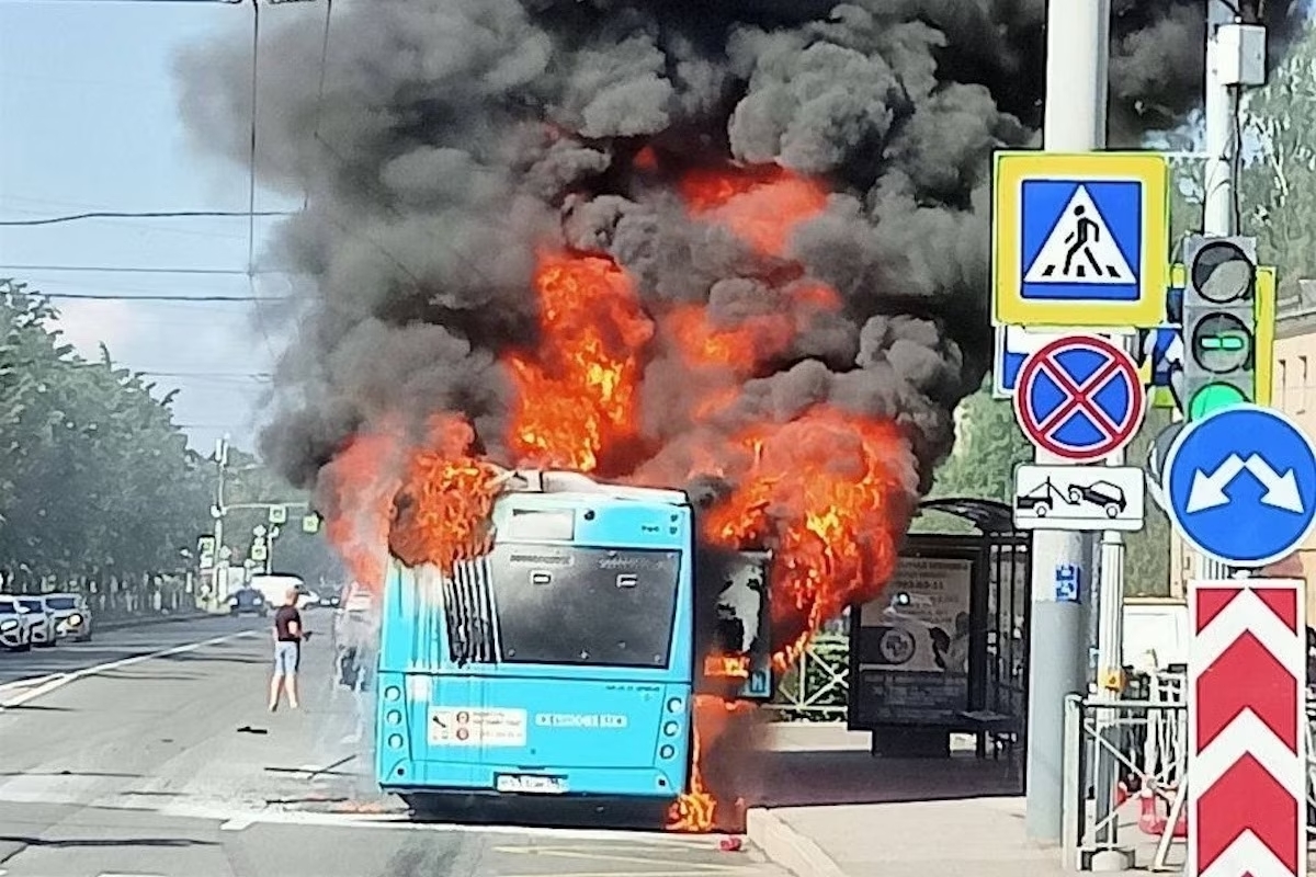 Почему в Петербурге массово горят новые автобусы МАЗ? Последствия санкций