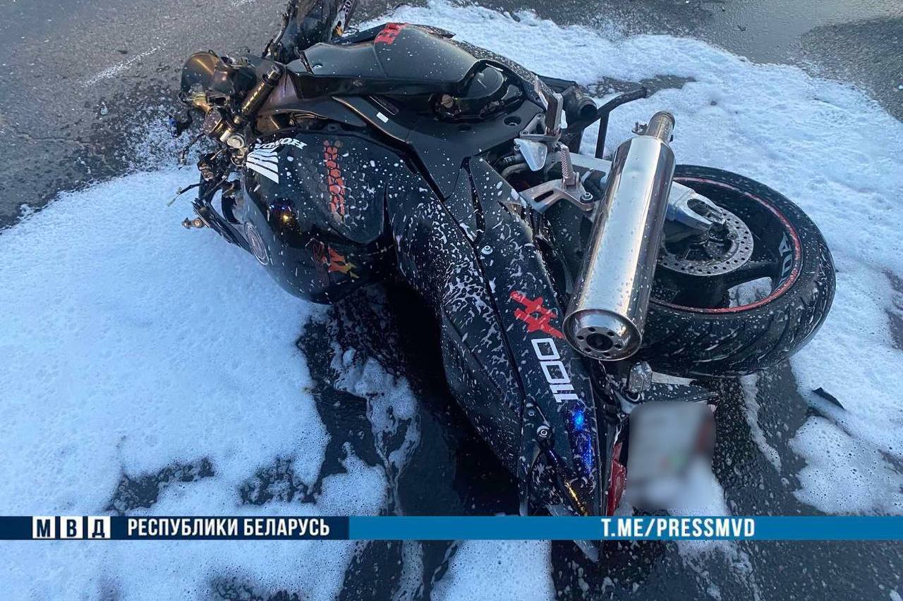 В Барановичах фура не уступила дорогу мотоциклу — погибли водитель и  пассажир байка