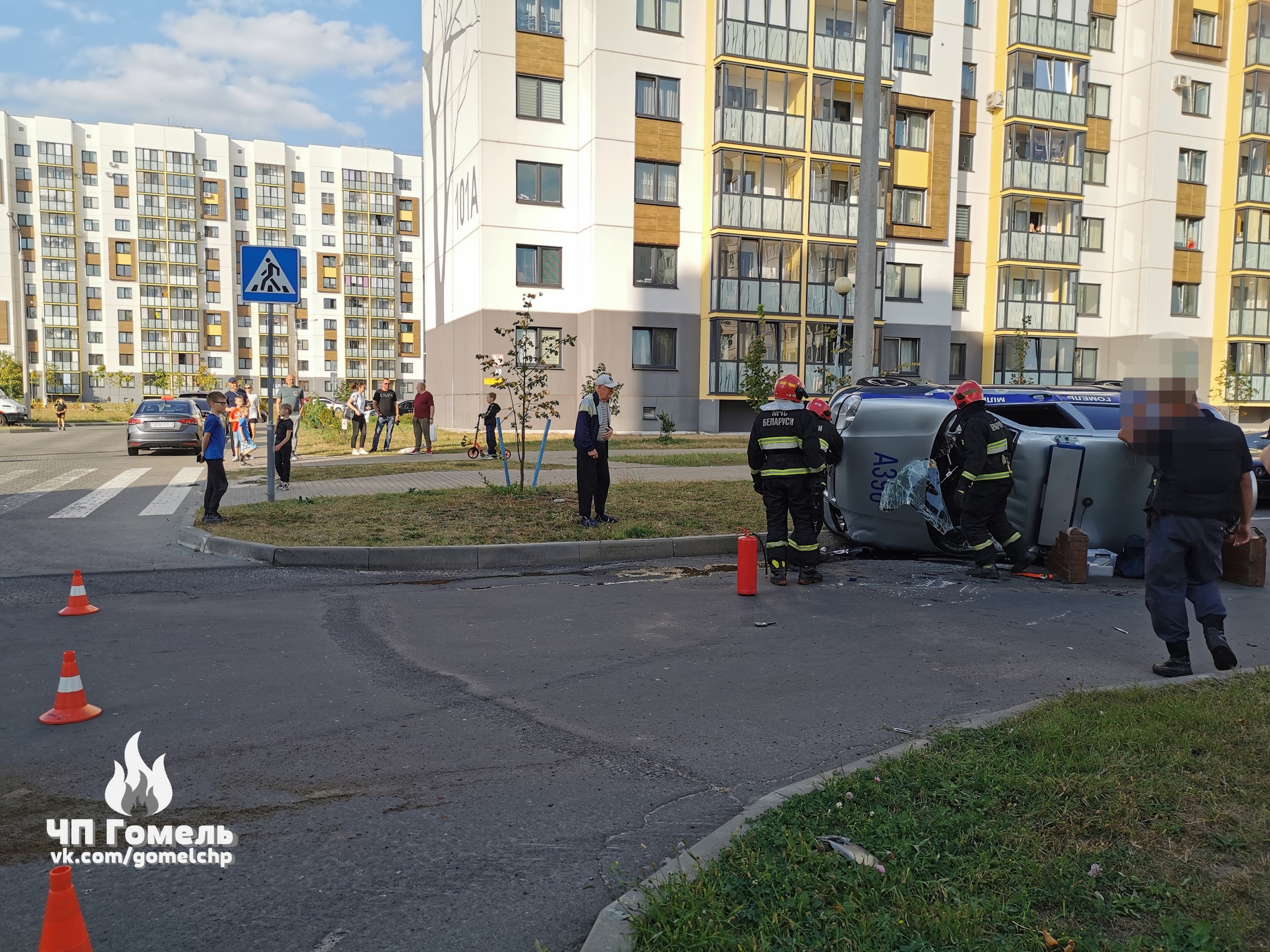 В Гомеле автомобиль милиции попал в ДТП и перевернулся