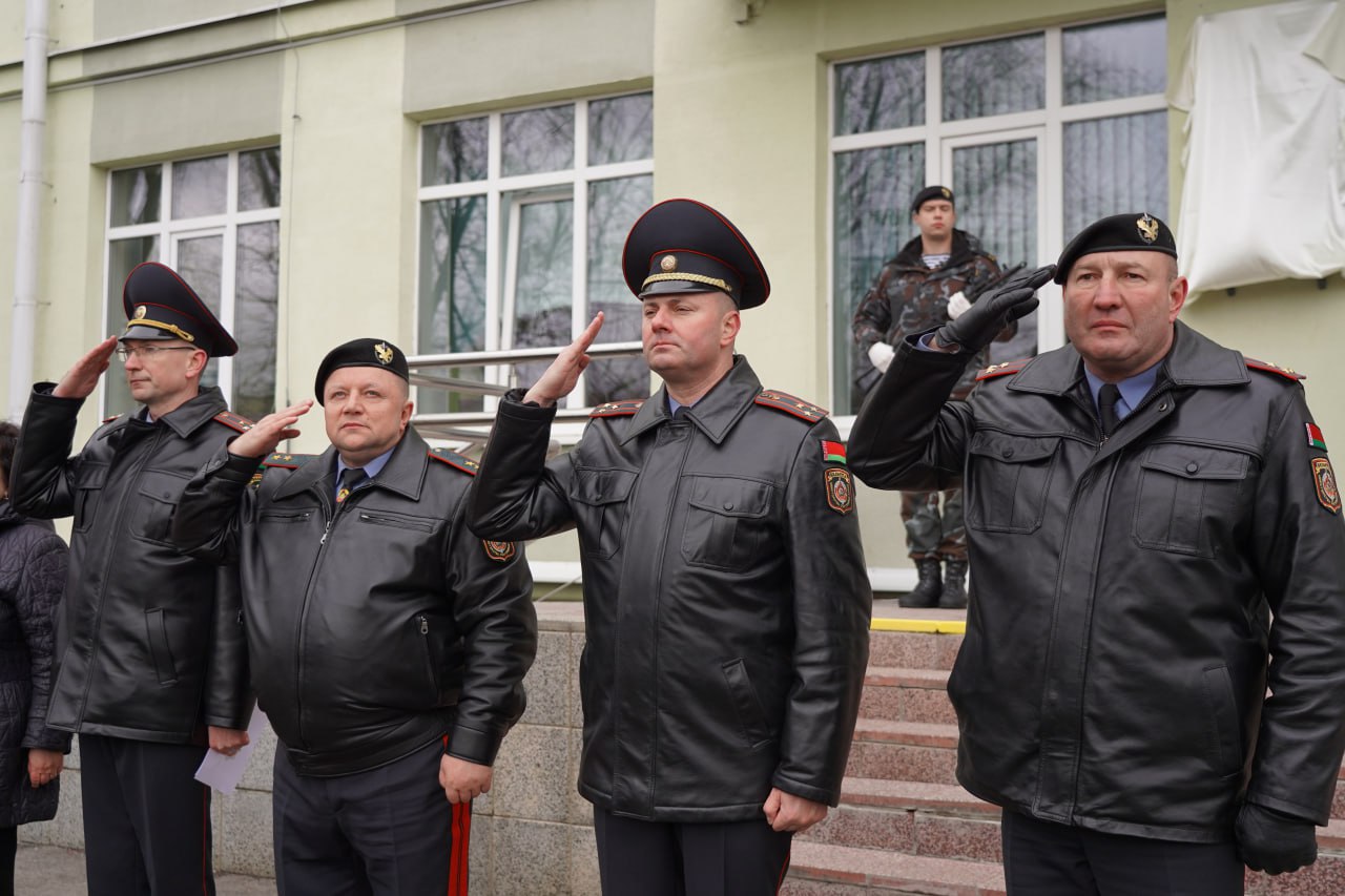 Столичную школу назвали в честь командира минского ОМОНа. А православный  священник благословил на новые свершения и подвиги