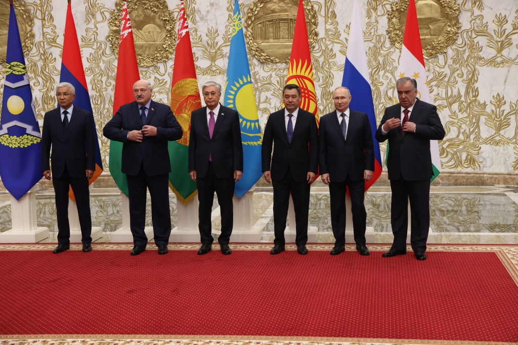 Лукашенко гневается на Армению за отсутствие на встрече ОДКБ | Европейская правда