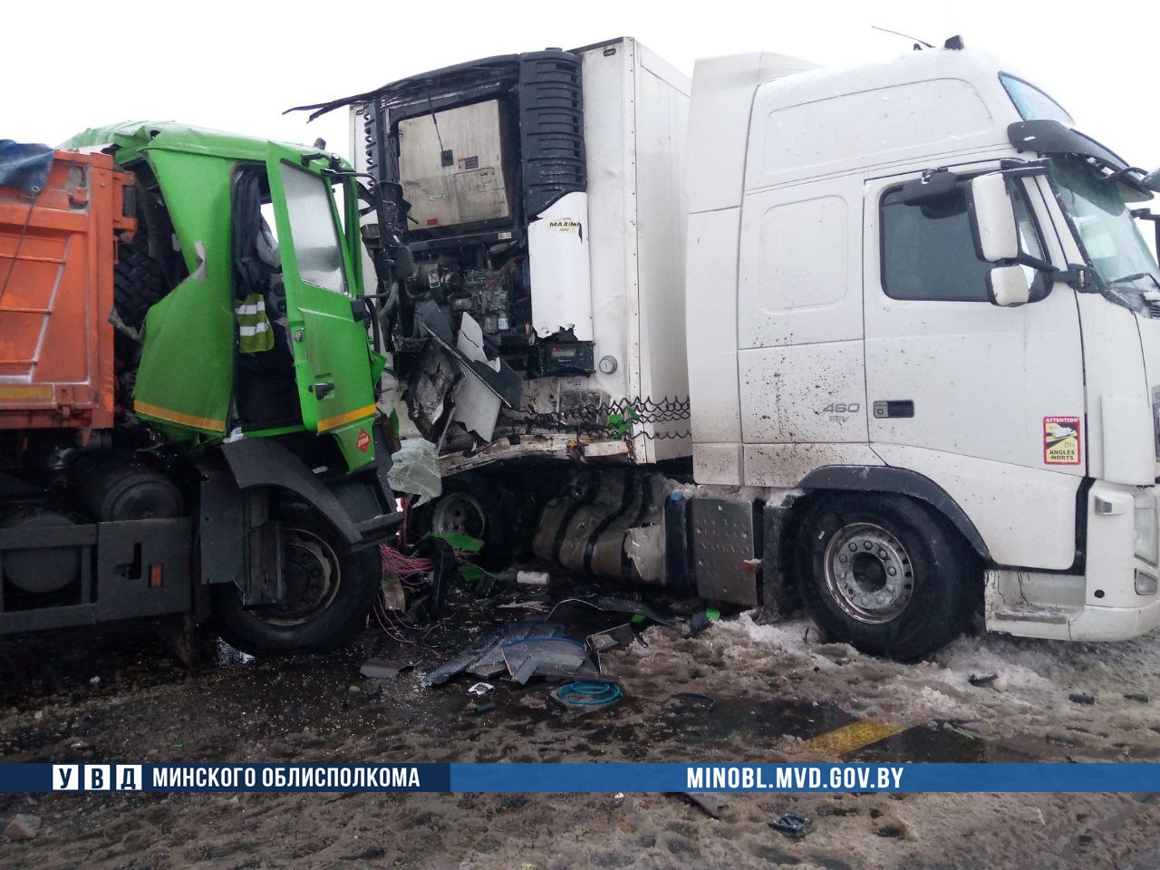 На трассе в Дзержинском районе МАЗ врезался в фуру. Водитель грузовика умер  в больнице