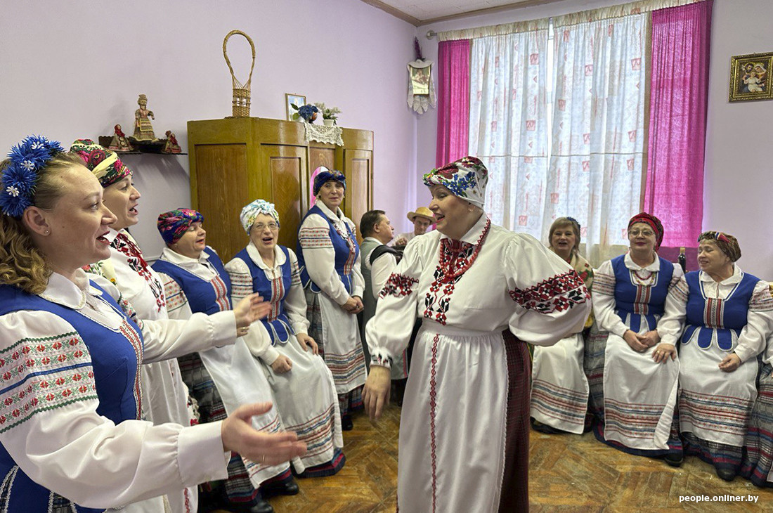 Вось дзяўчыне вочкі, каб былі яскравыя ночкі». В Скирмантово сохранили  древний обряд 18+, о котором вы могли даже не слышать