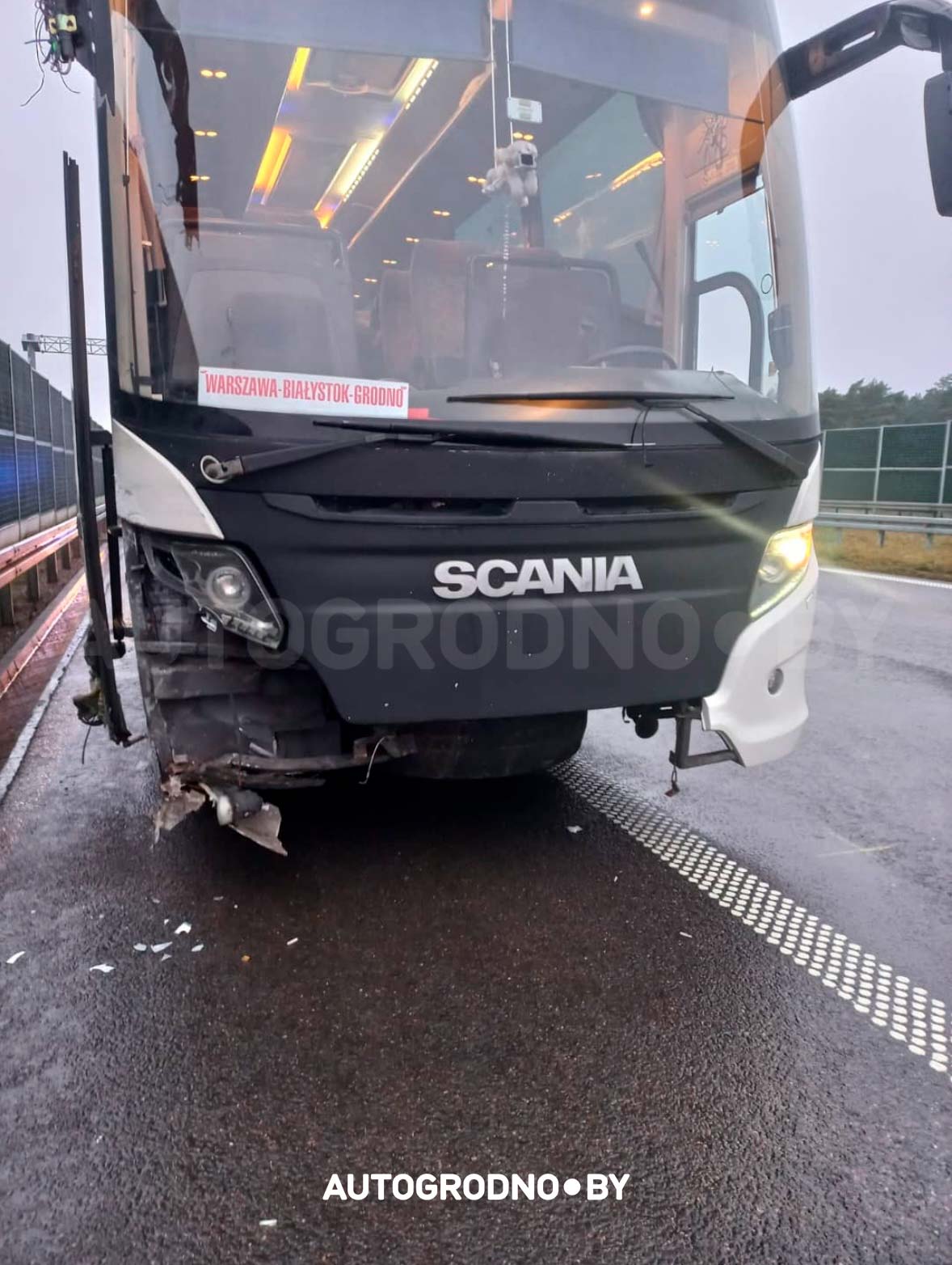 Автобус «Варшава — Гродно» ночью врезался в полицейскую и пожарную машины  возле Белостока