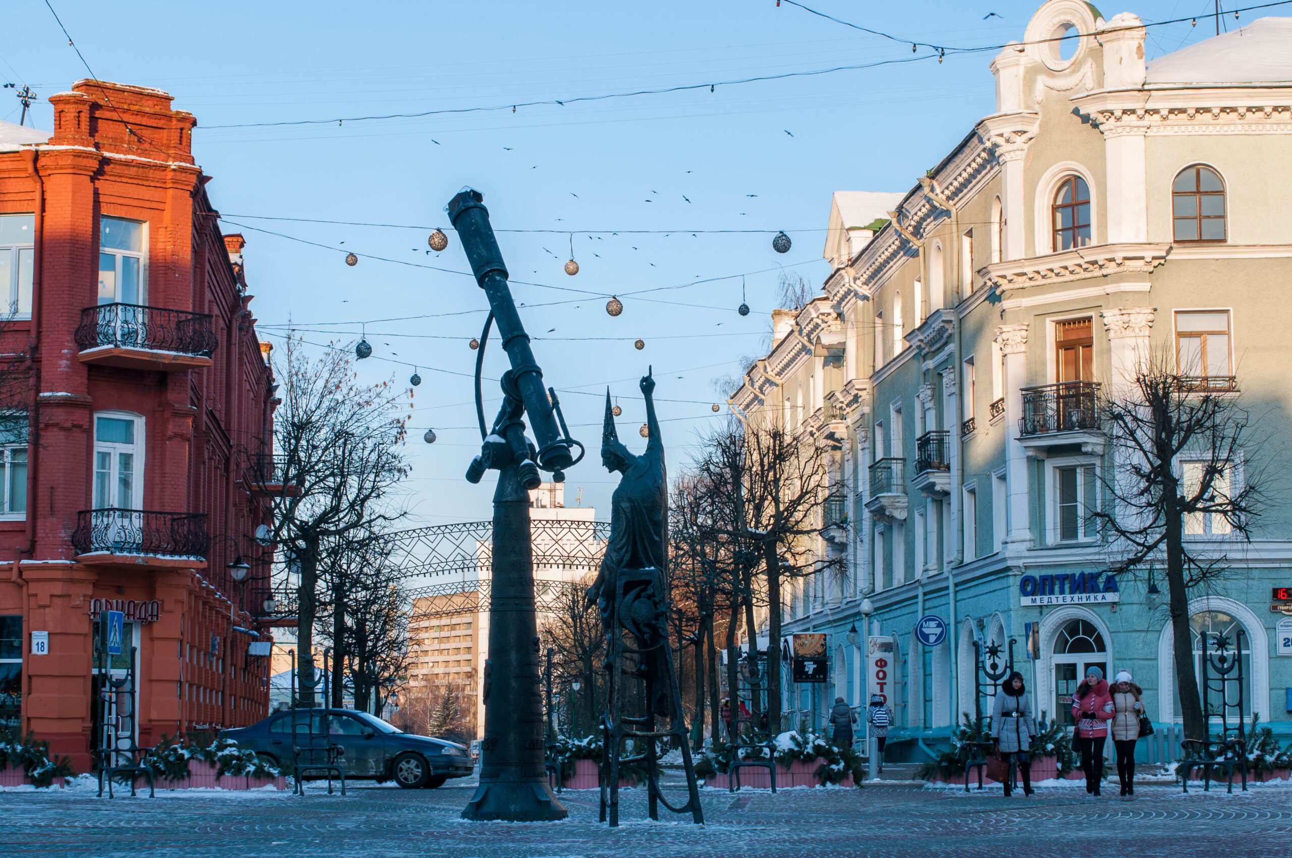 В каждом Ленин, почти в каждом Пушкин, ни в одном Скорины и Коласа. Какие  памятники стоят в белорусских областных центрах?