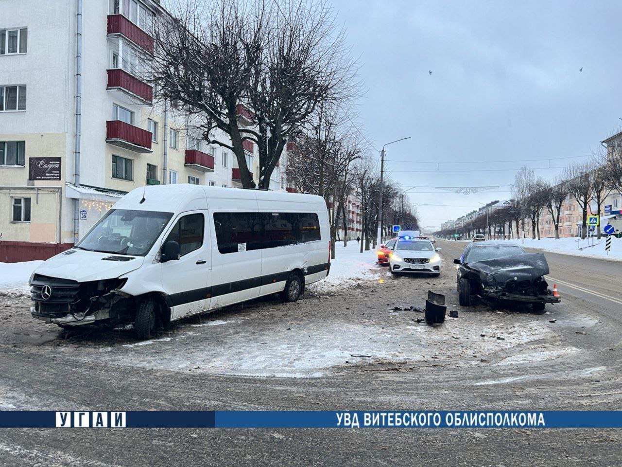 В Орше столкнулись BMW и маршрутка. Травмы получили шесть человек