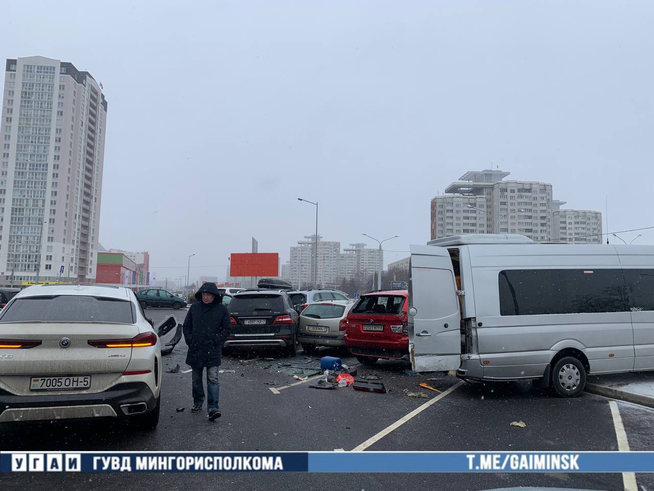 В Минске на парковке столкнулись сразу шесть автомобилей