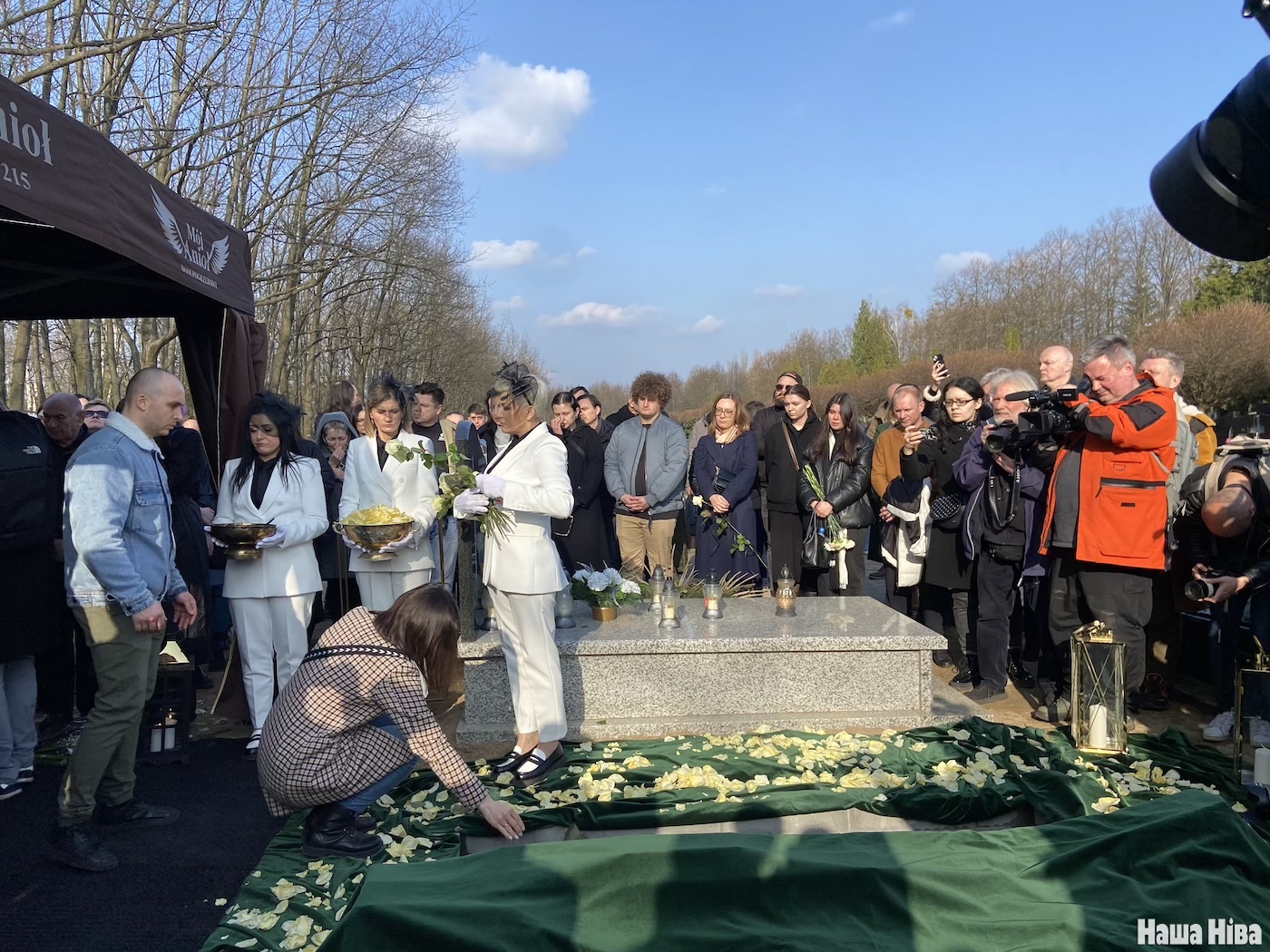 В Варшаве прощаются с изнасилованной и убитой белоруской. На похоронах был  Позняк с женой ФОТО