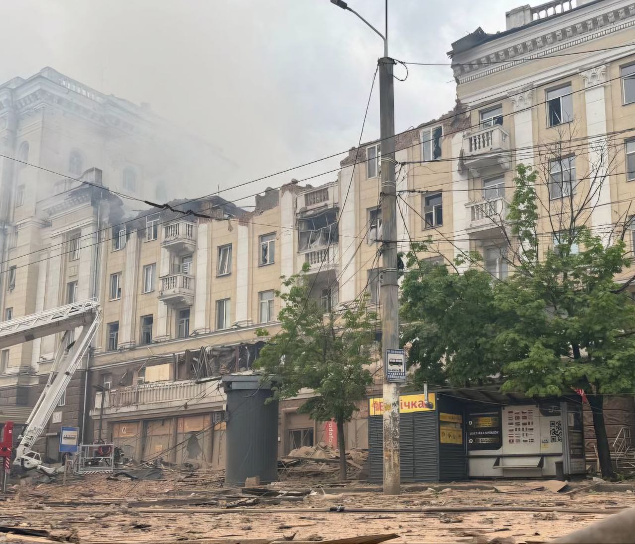 Российские войска обстреляли Днепропетровскую область. В Днепре разрушен  жилой дом, погиб ребенок