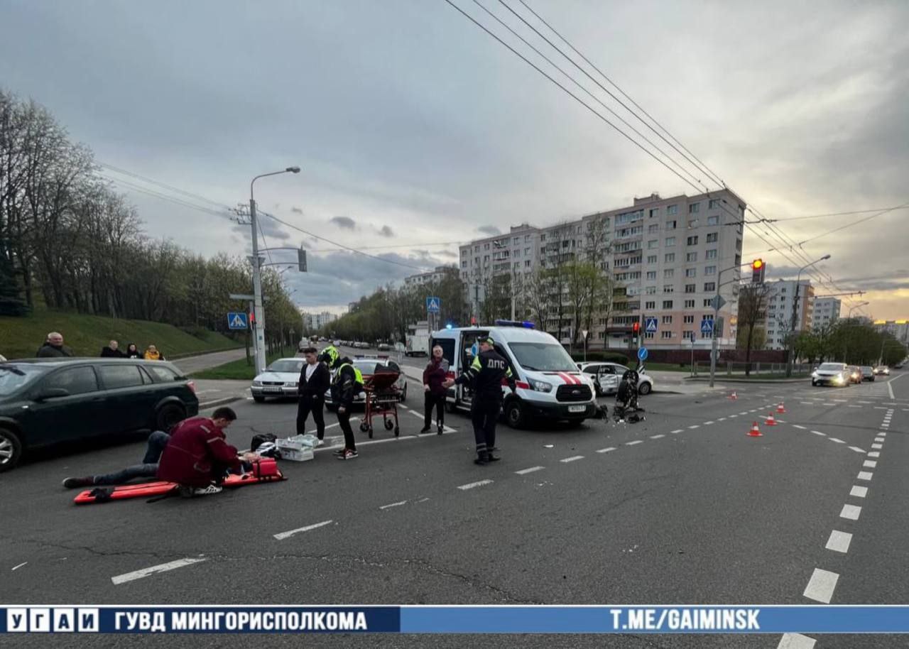 Серьезное ДТП с мотоциклистом в Минске попало на видео