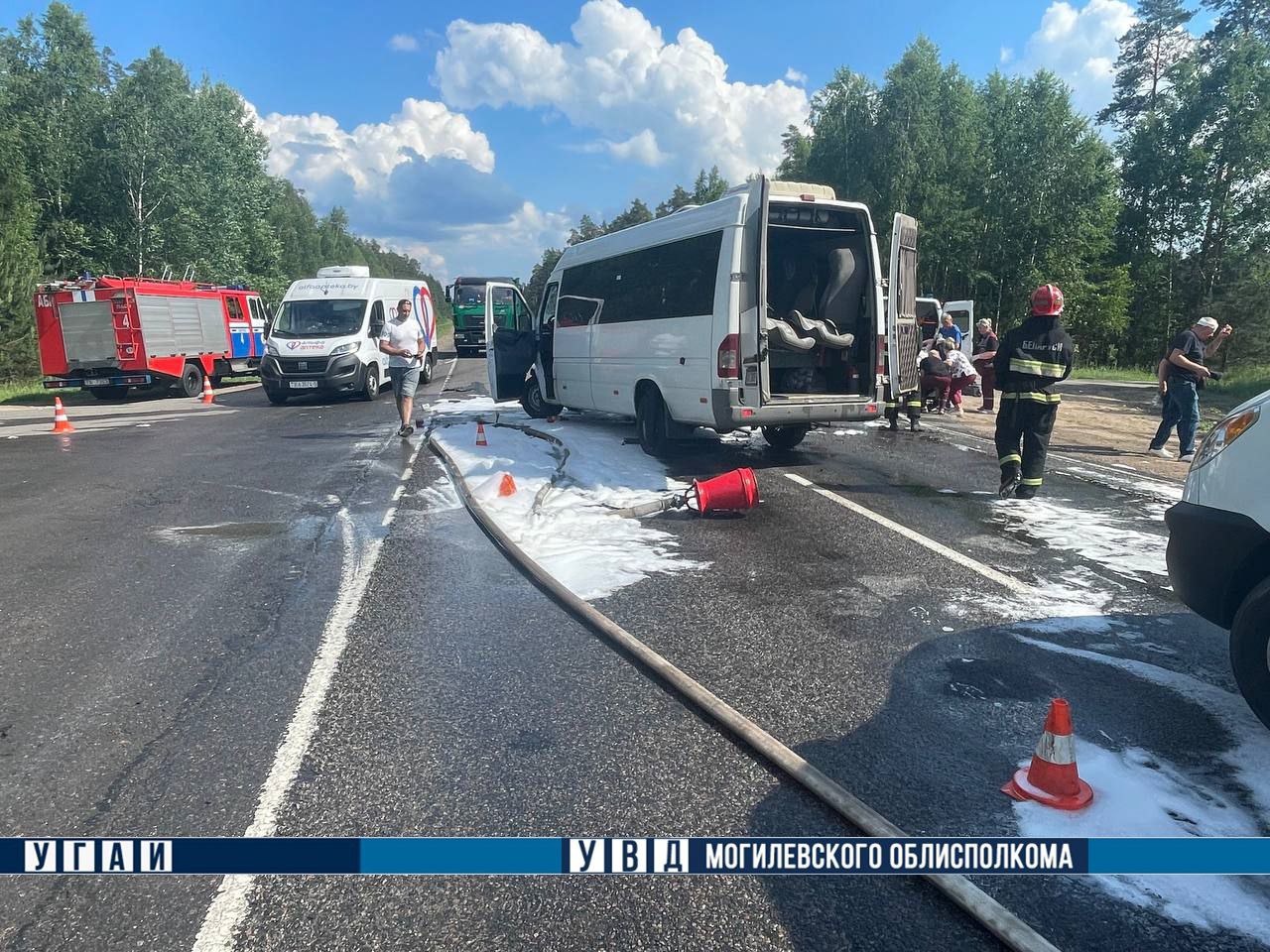 В Бобруйском районе маршрутка с людьми столкнулась с трактором