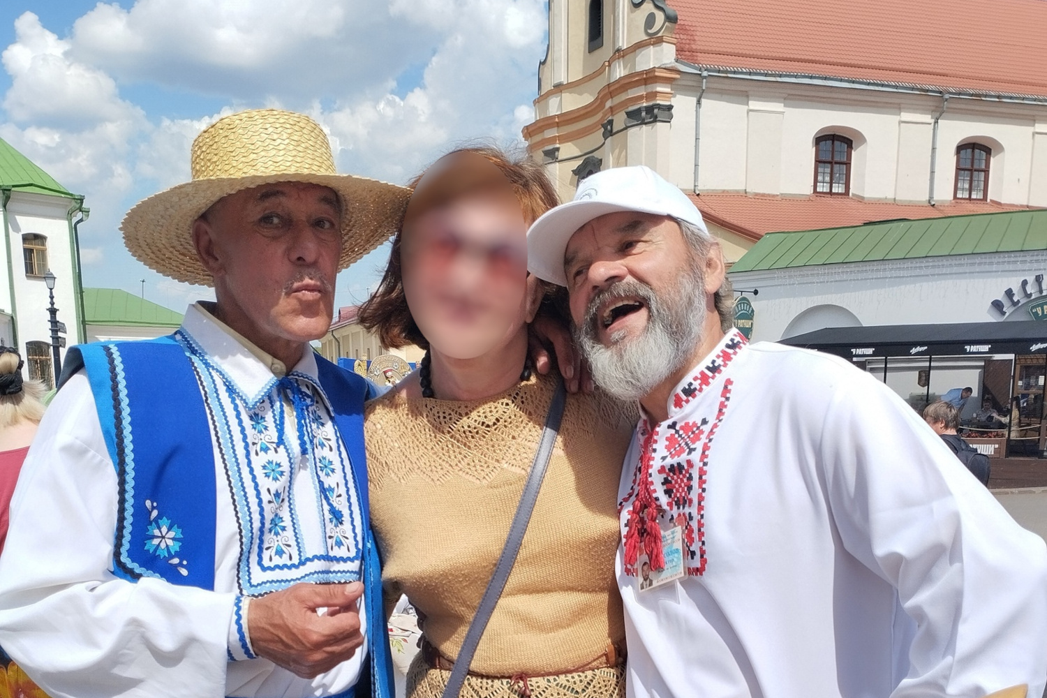 Turystka z Maskvy paskardziłasia, što jaje vyhnali z kaścioła ŭ Biełarusi